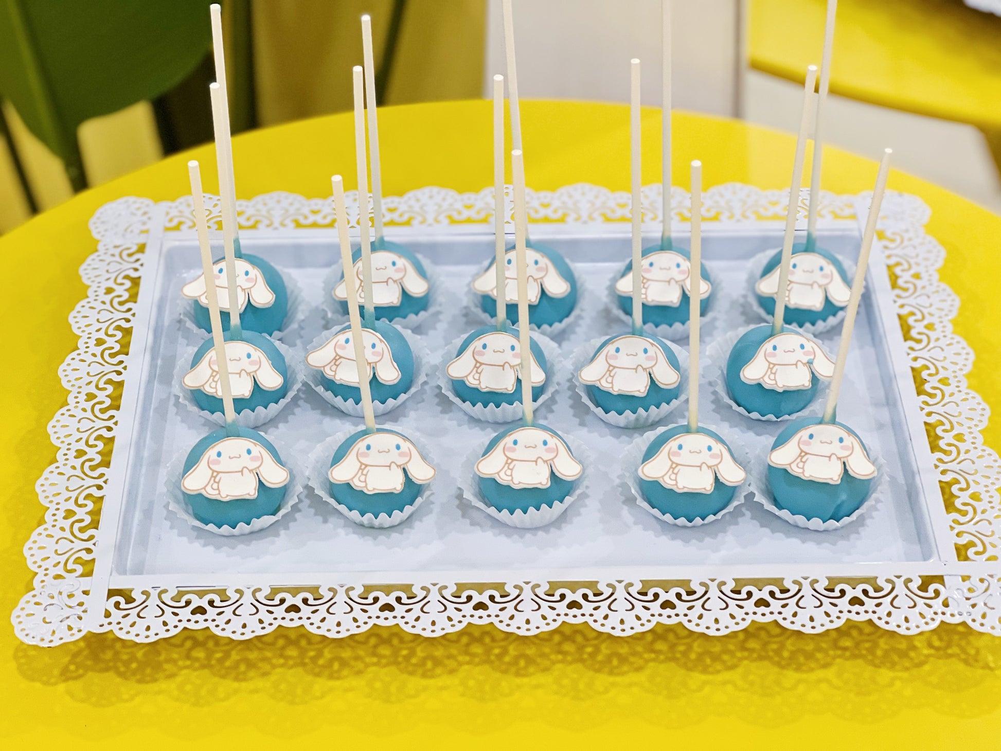 Ten Cake Studio, Cake Shop, Best Cake Shop, Cute cake pops, Cinnamoroll cake pops, Cinnamoroll, Sanrio cake pops, Sanrio